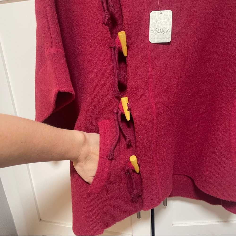 Free people Red Toggle Poncho fits all One Size NWT - Picture 9 of 9